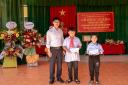 TANG QUA HS.jpg - 