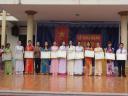 Giáo viên đạt thành tích nhận phần thưởng - 